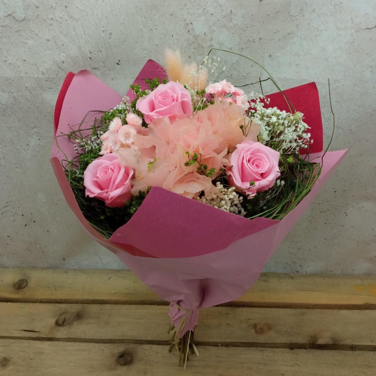 Bouquet con flores eternas rosa