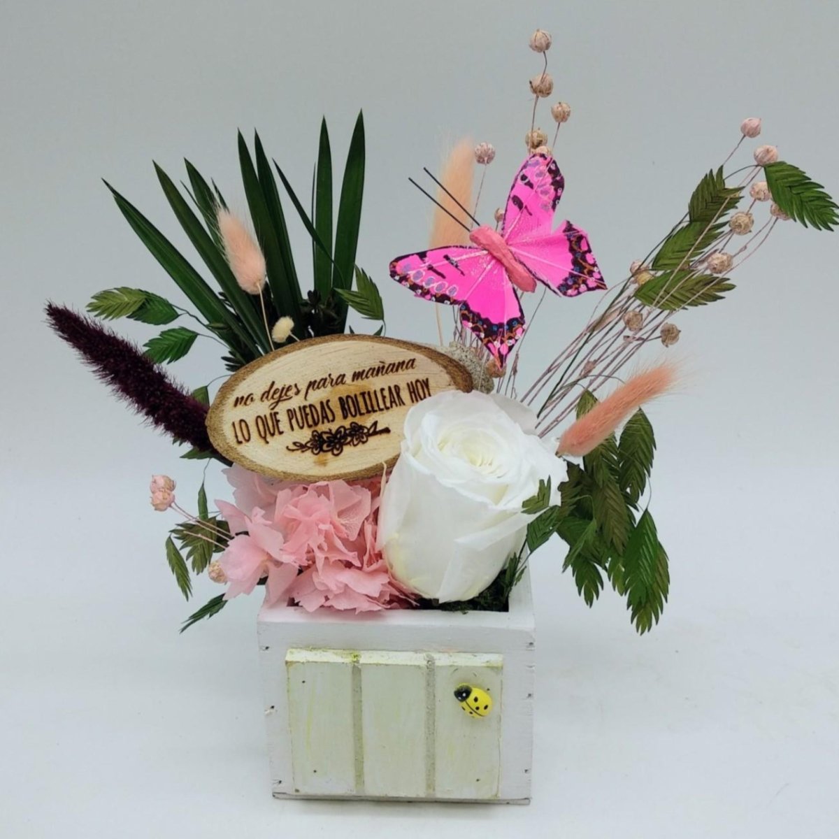 Caja mini de madera con rosa preservada Floreate