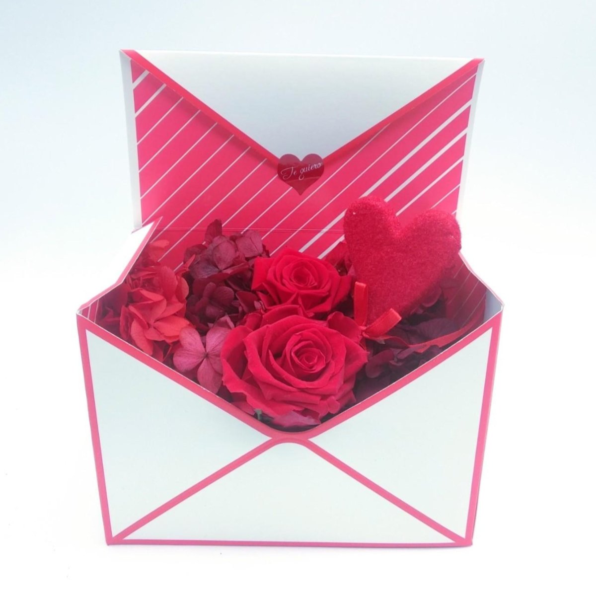Caja sobre con rosas preservadas Floreate